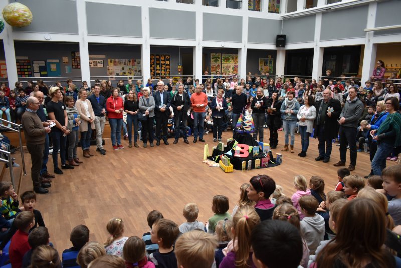 Gemeinsamer Auftakt zum Vorlesetag im Atrium